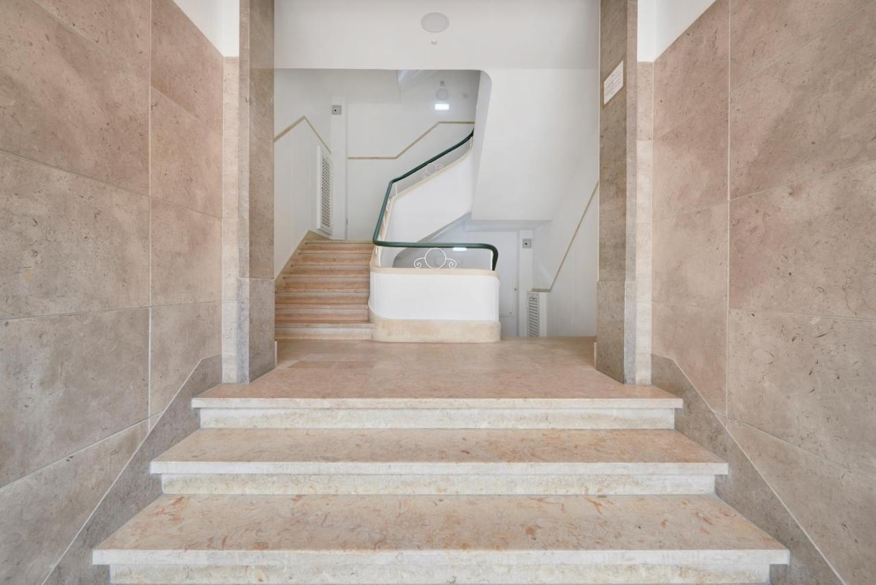 Apartment Light-filled & Renovated Apartment, By Timecooler